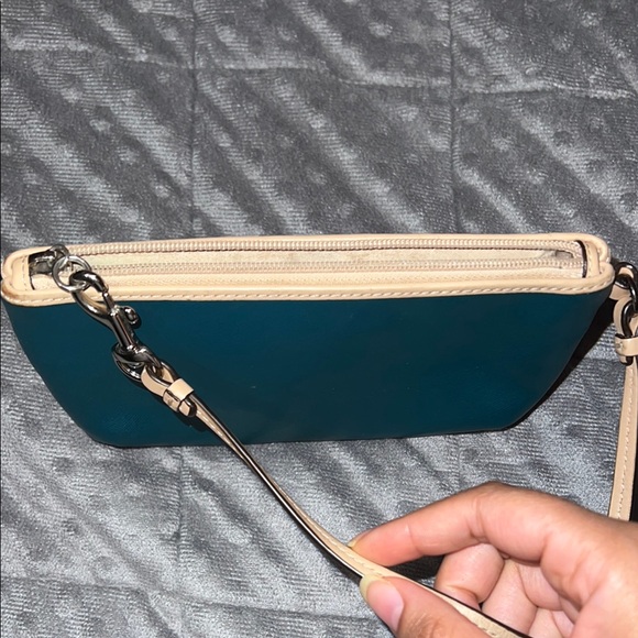 Vintage Coach Green Wristlet - Picture 6 of 9